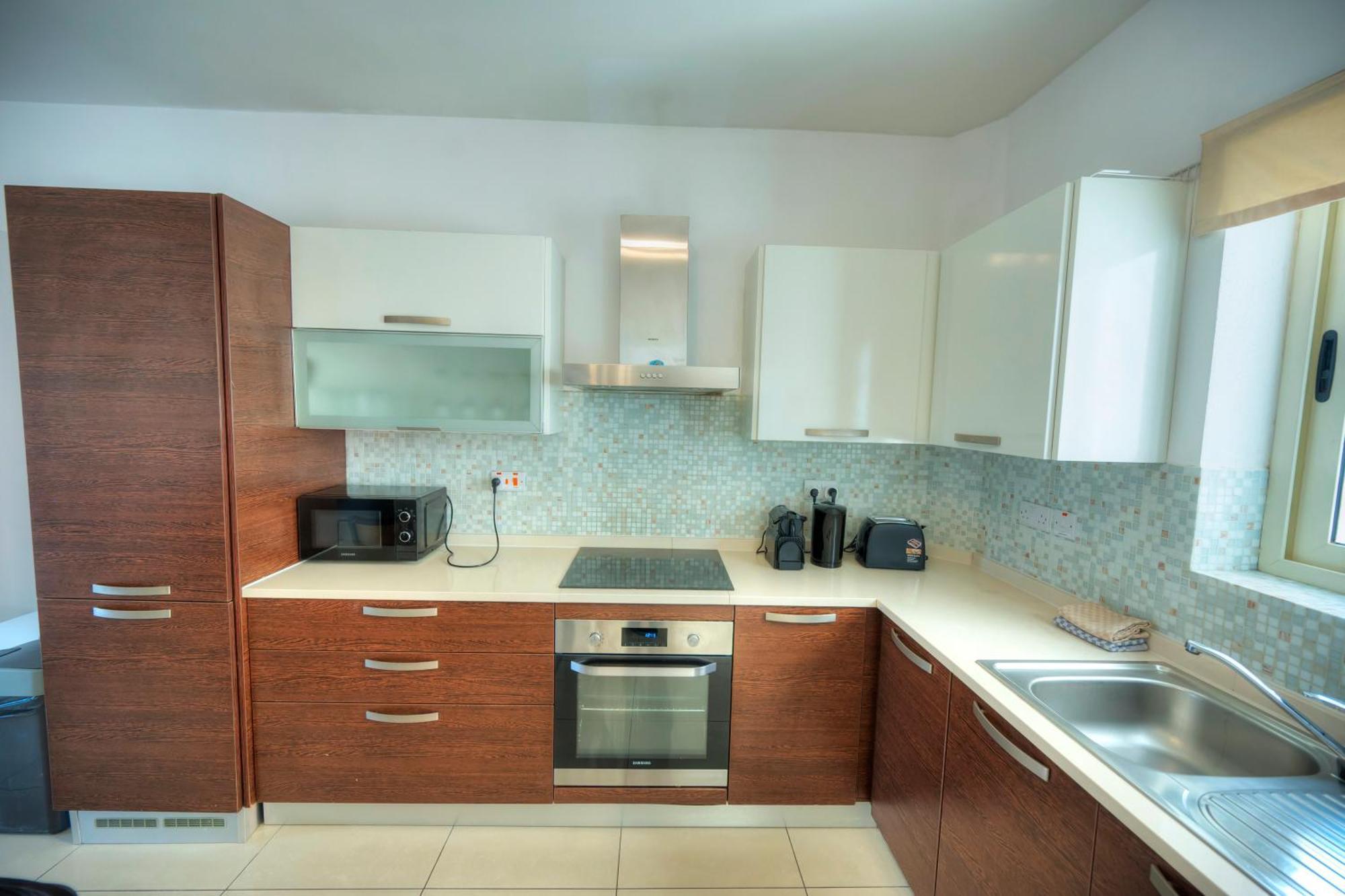 Bright & Spacious 3 Bedroom, Shared Garden Jell1-1 * Gzira