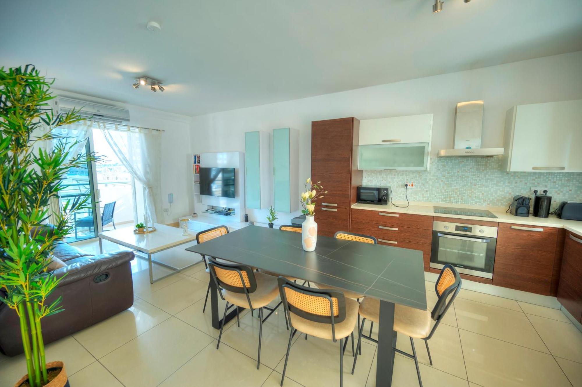 Bright & Spacious 3 Bedroom, Shared Garden Jell1-1