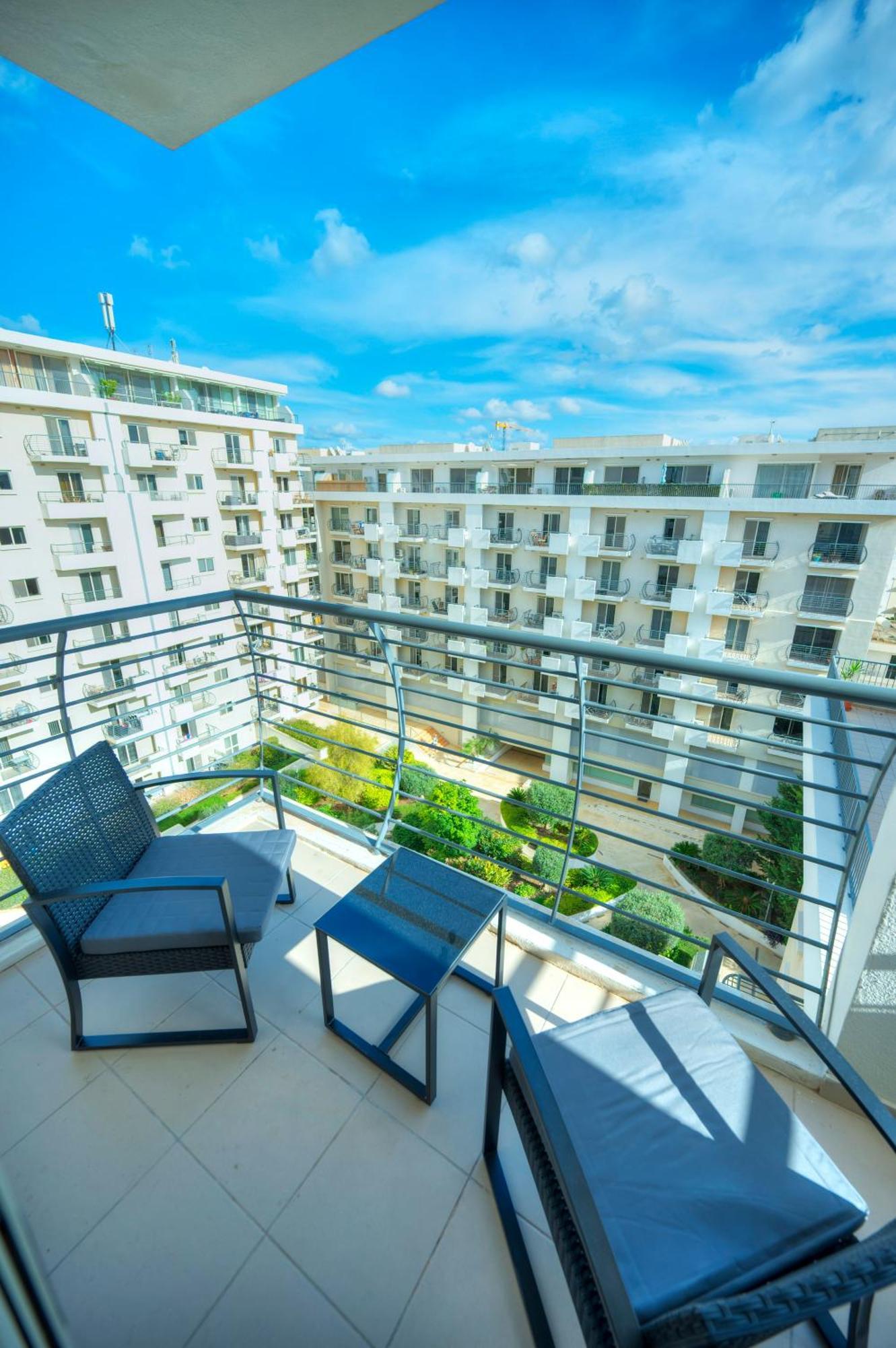 Bright & Spacious 3 Bedroom, Shared Garden Jell1-1 Gzira