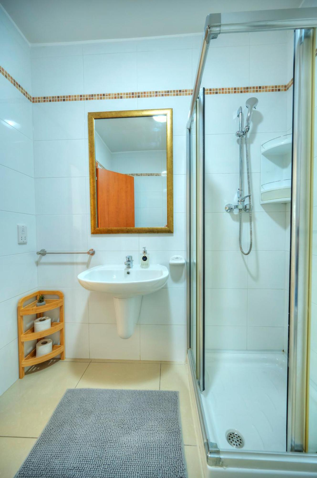 Apartment Bright & Spacious 3 Bedroom, Shared Garden Jell1-1