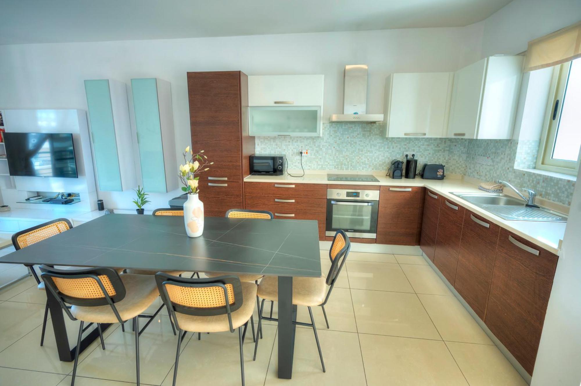 Apartment Bright & Spacious 3 Bedroom, Shared Garden Jell1-1 *