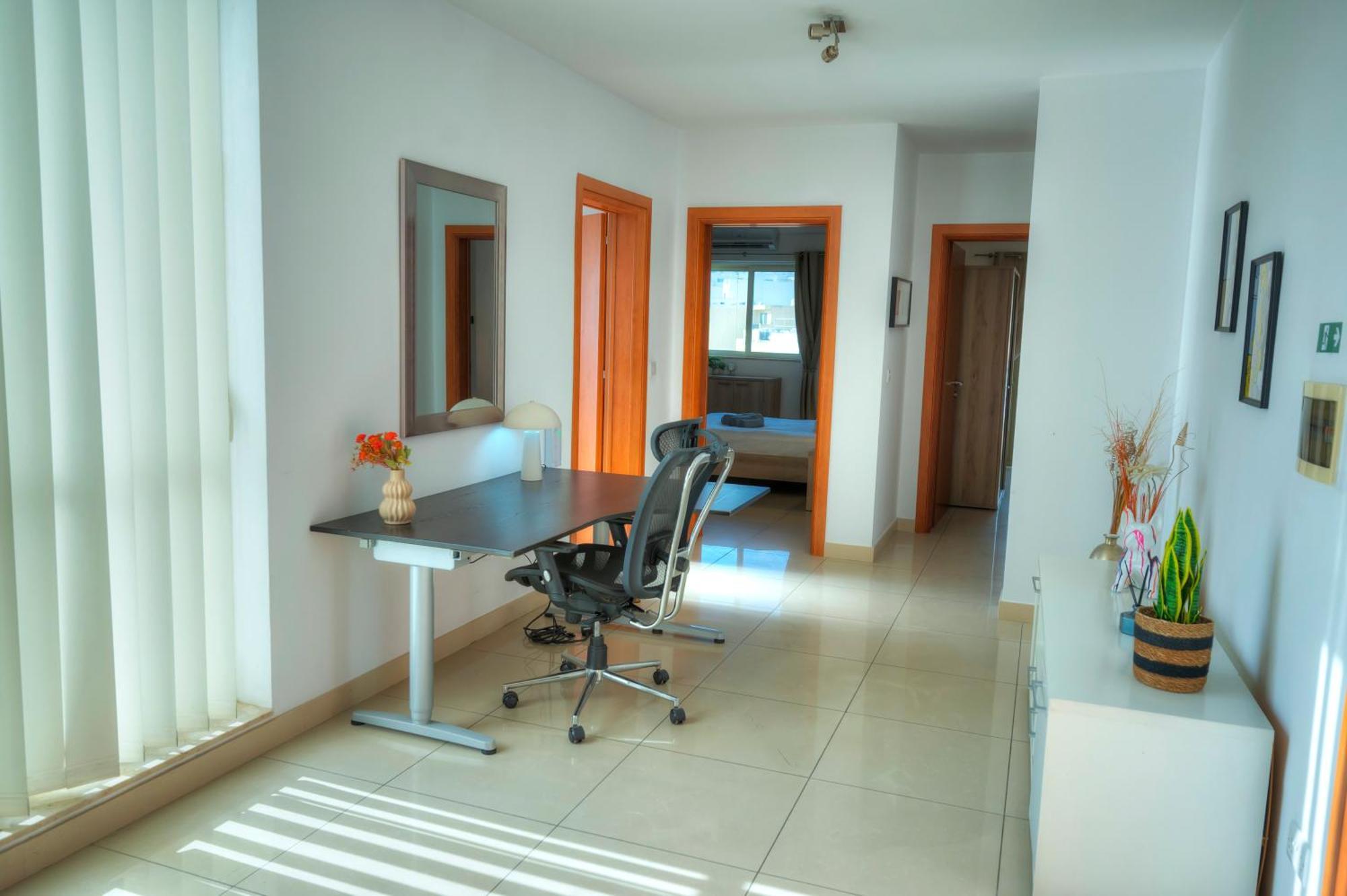 Bright & Spacious 3 Bedroom, Shared Garden Jell1-1 Apartment Gzira